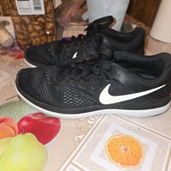 Nike. Size 7. Men