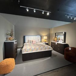 Expresso 4PC King Bedroom Set