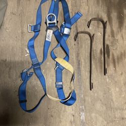 Harnes And Climbing Spikes