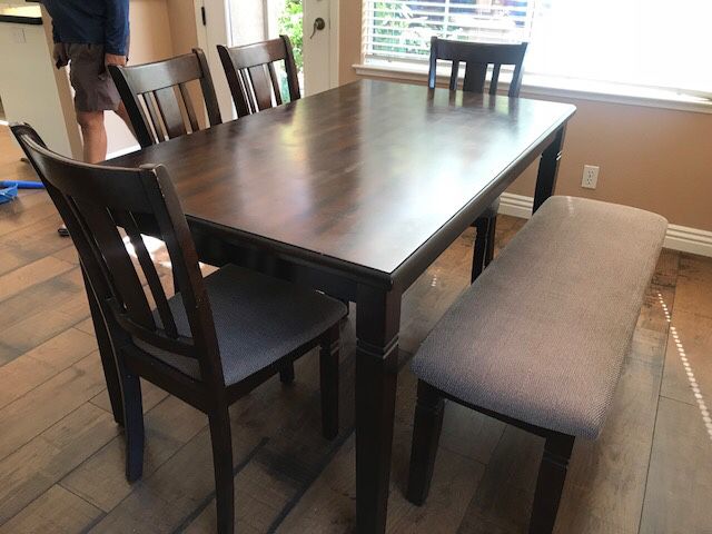 Dining table set for sale