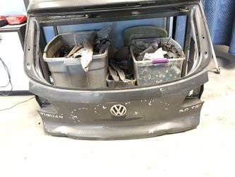 2016 VW Tiguan tailgate