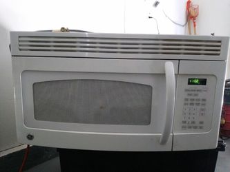 White under cabinet microwave