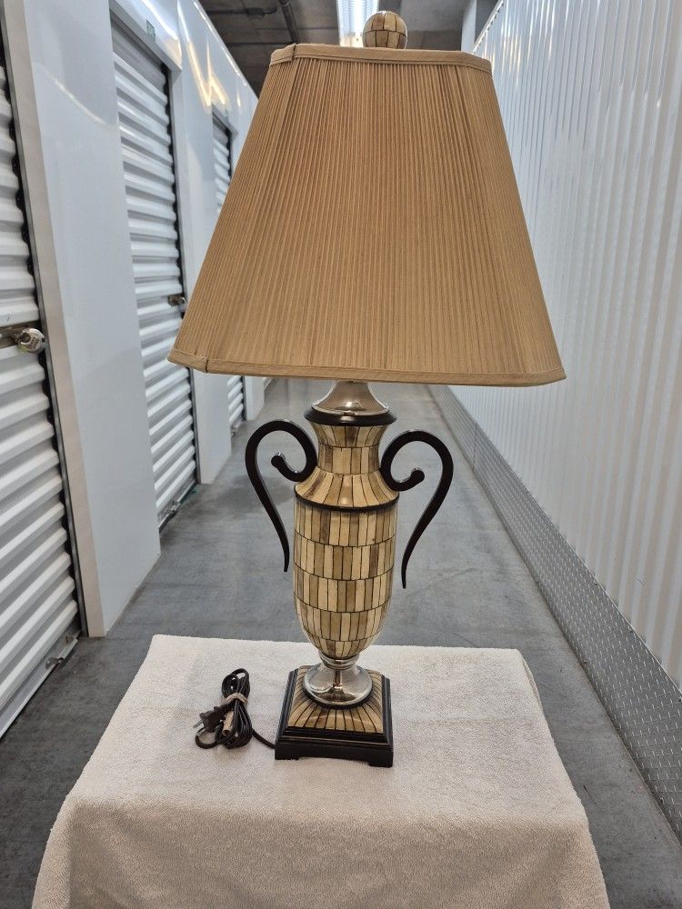 ABSOLUTELY BEAUTIFUL CERAMIC TABLE LAMP, 1974, NEVER BEEN USED, PRISTINE CONDITION, GREAT INVESTMENT AND COLLECTORS ITEM!!!
