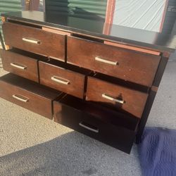 Cajonera trabajando bien usada buena 64”Lx38”Tx18”D/ used dresser working condition used scratches /raspaditas pero buena 