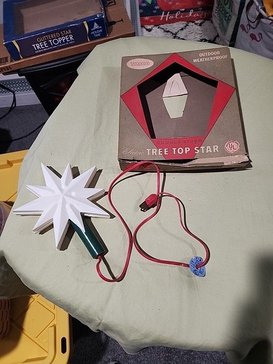 TIMCO- Vintage Light Up Star Tree Topper