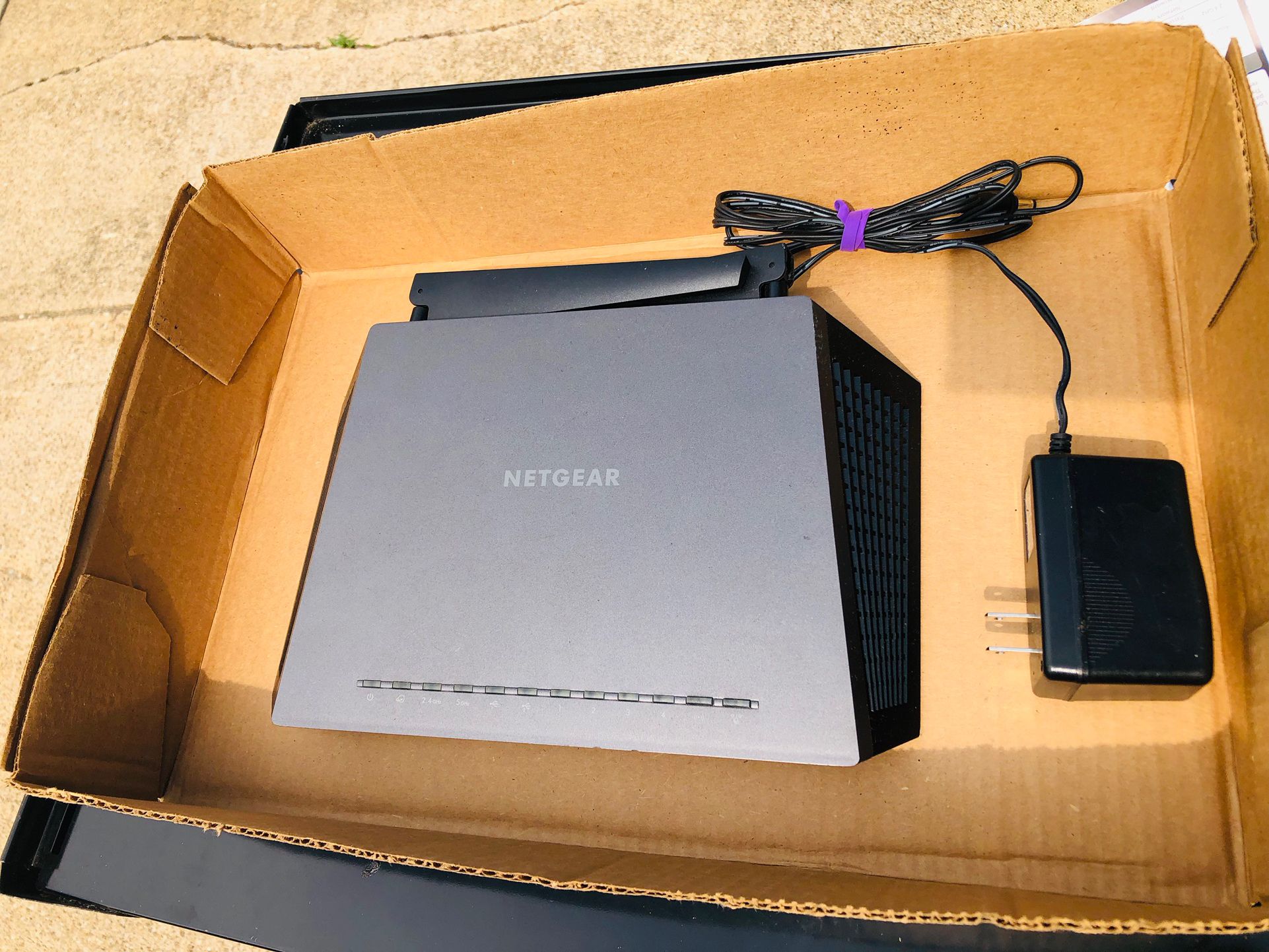 NETGEAR Nighthawk Smart Wi-Fi Router (R7000) - AC1900