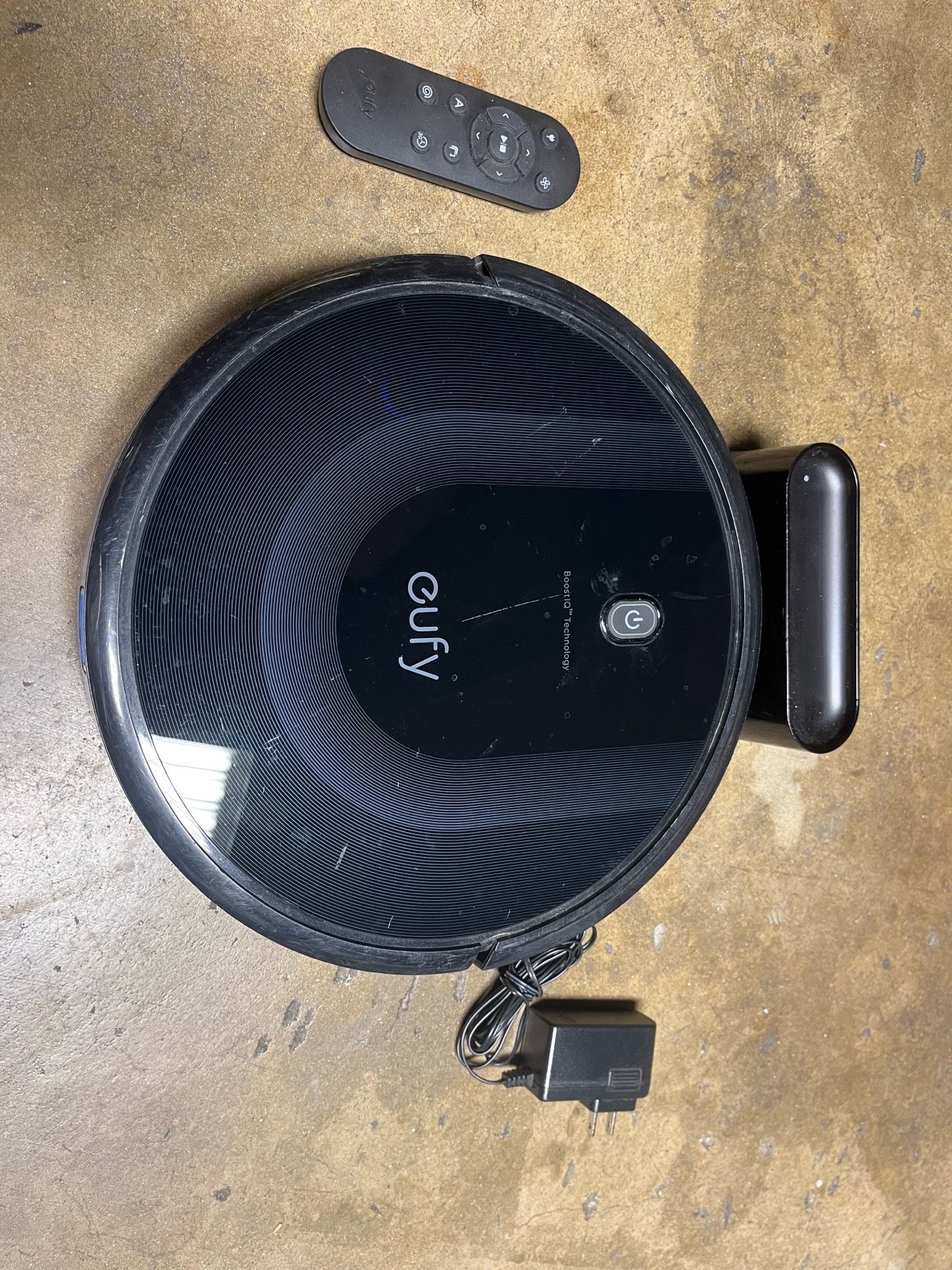 Gufy robot vacuum 11S with charger