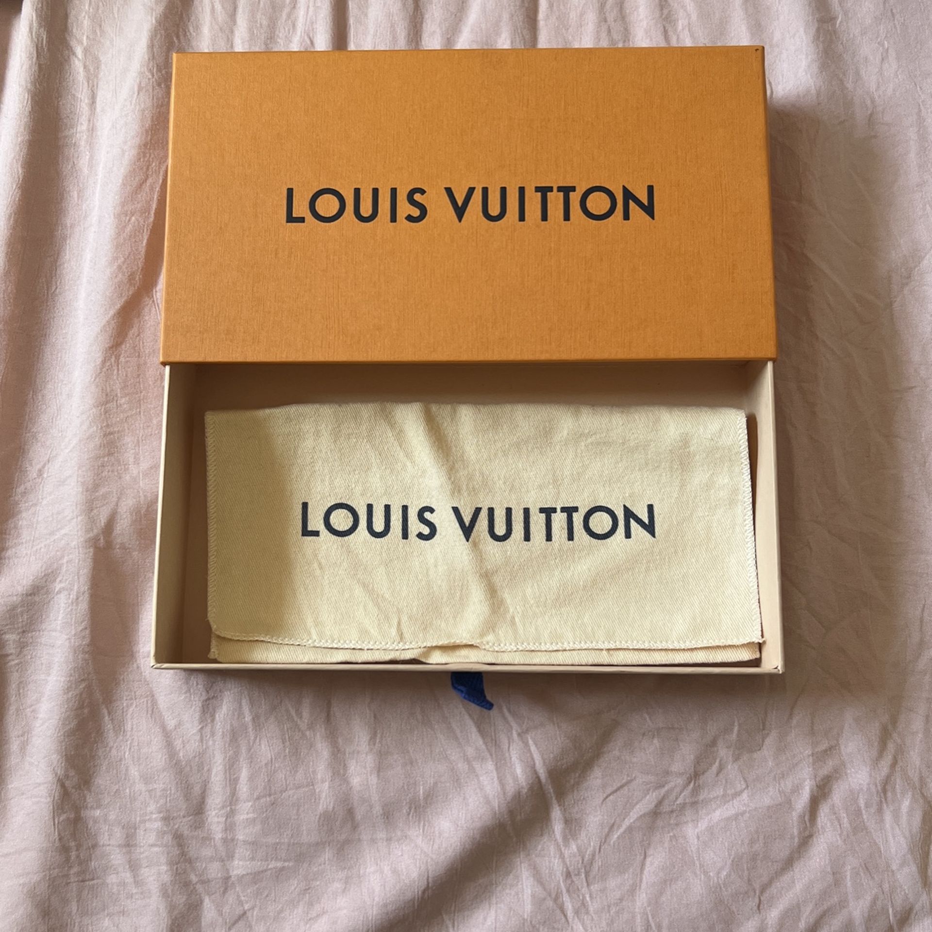 LV Box/Dust Bag