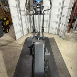 ** Free Delivery Life Fitness X3 Elliptical With Track Console