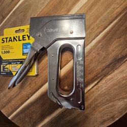 Stanley Stapler With Staples
