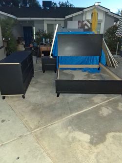 Queen size bedroom set