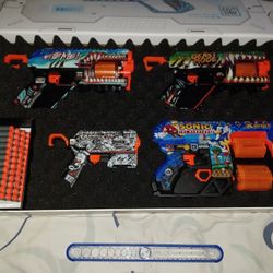 ZURU X-SHOT SKINS 4 PACKS BLASTER WITH FOAM CASE...COMES WITH 48 FOAM DARTS...NEW...ADULT OWNED AND KEPT IN A SMOKE FREE HOME...$35 FIRM