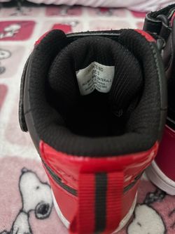 Tennis shoes