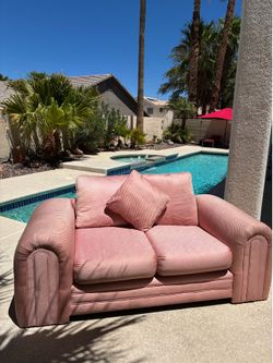 1980s Italian Vintage Postmodern pink loveseat