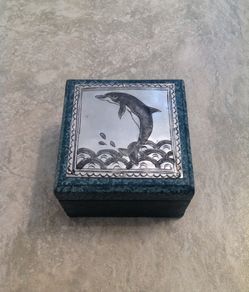 Dolphin box