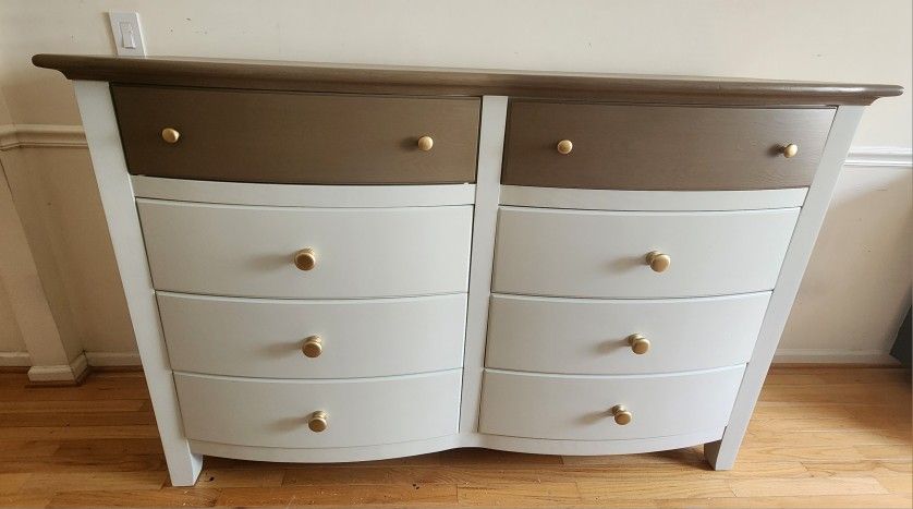 Large 8 Drawer Dresser. Solid Wood.