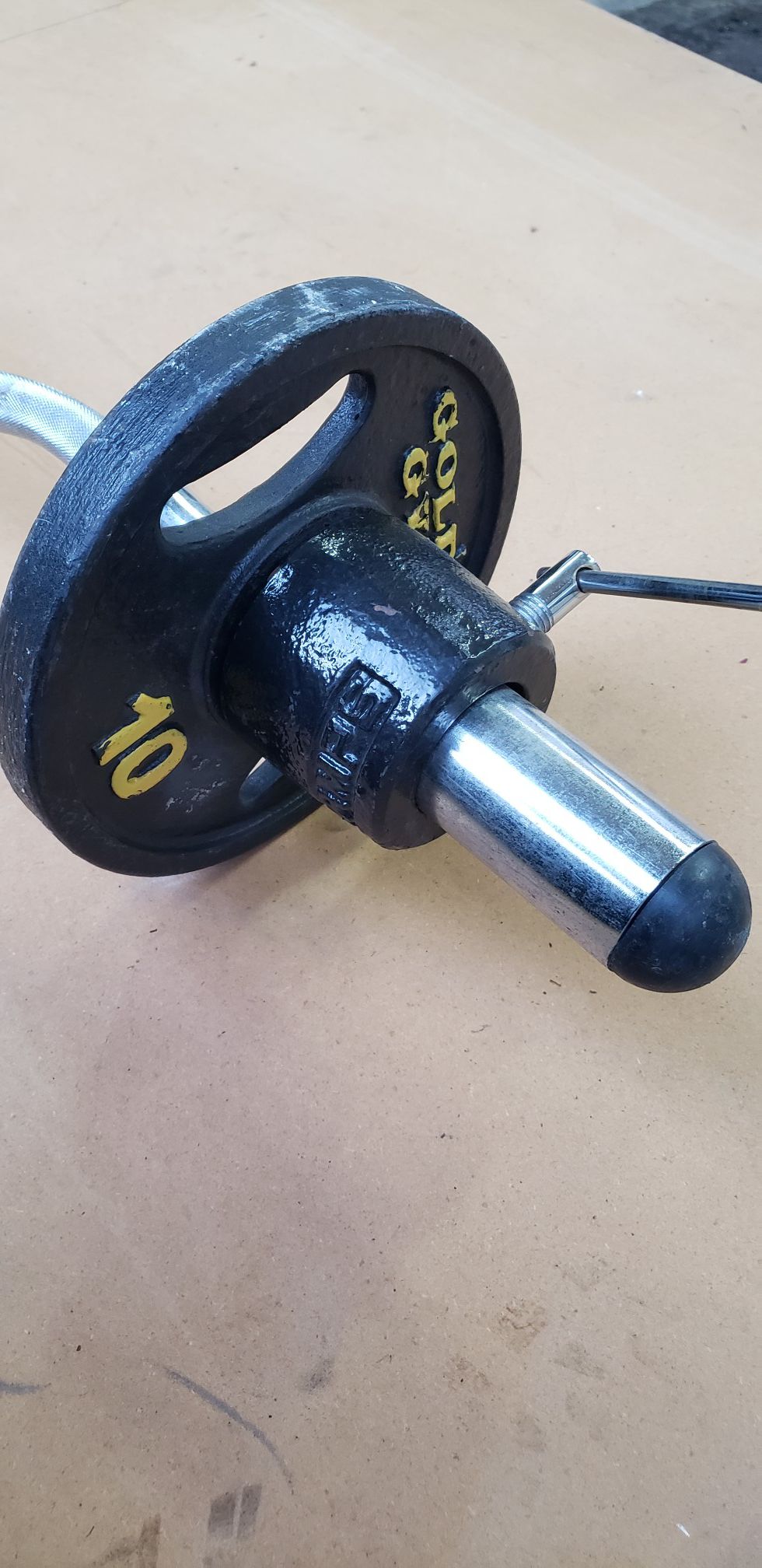 OLYMPIC EASY CURL BAR PLUS 20 POUNDS OF GOLD'S GYM WEIGHT PLATES