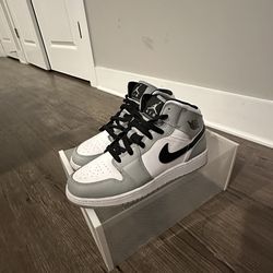 Size 7y - Jordan Air Retro 1 Mid