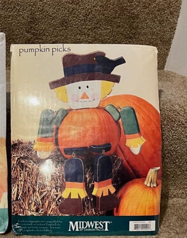 New Pumpkin Picks decoration Midwest of Cannon Falls Harvest Scarecrow