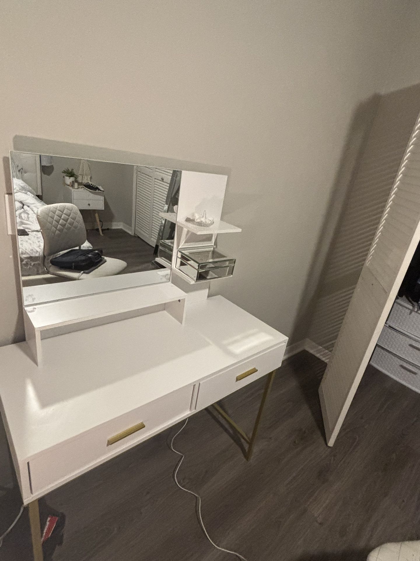 Makeup Vanity