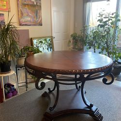 Dining Room Table &chairs 