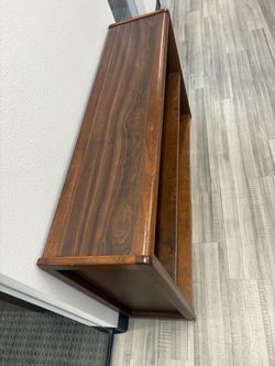 Sturdy wooden shelves (3)