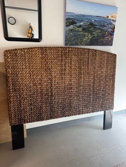 Natural Woven Seagrass / Water Hyacinth Headboard & Bed Frame – Like New