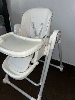 Baby highchair/swing