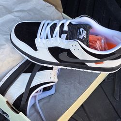 Nike SB Dunk Low tightbooth new in box. men's 11 size