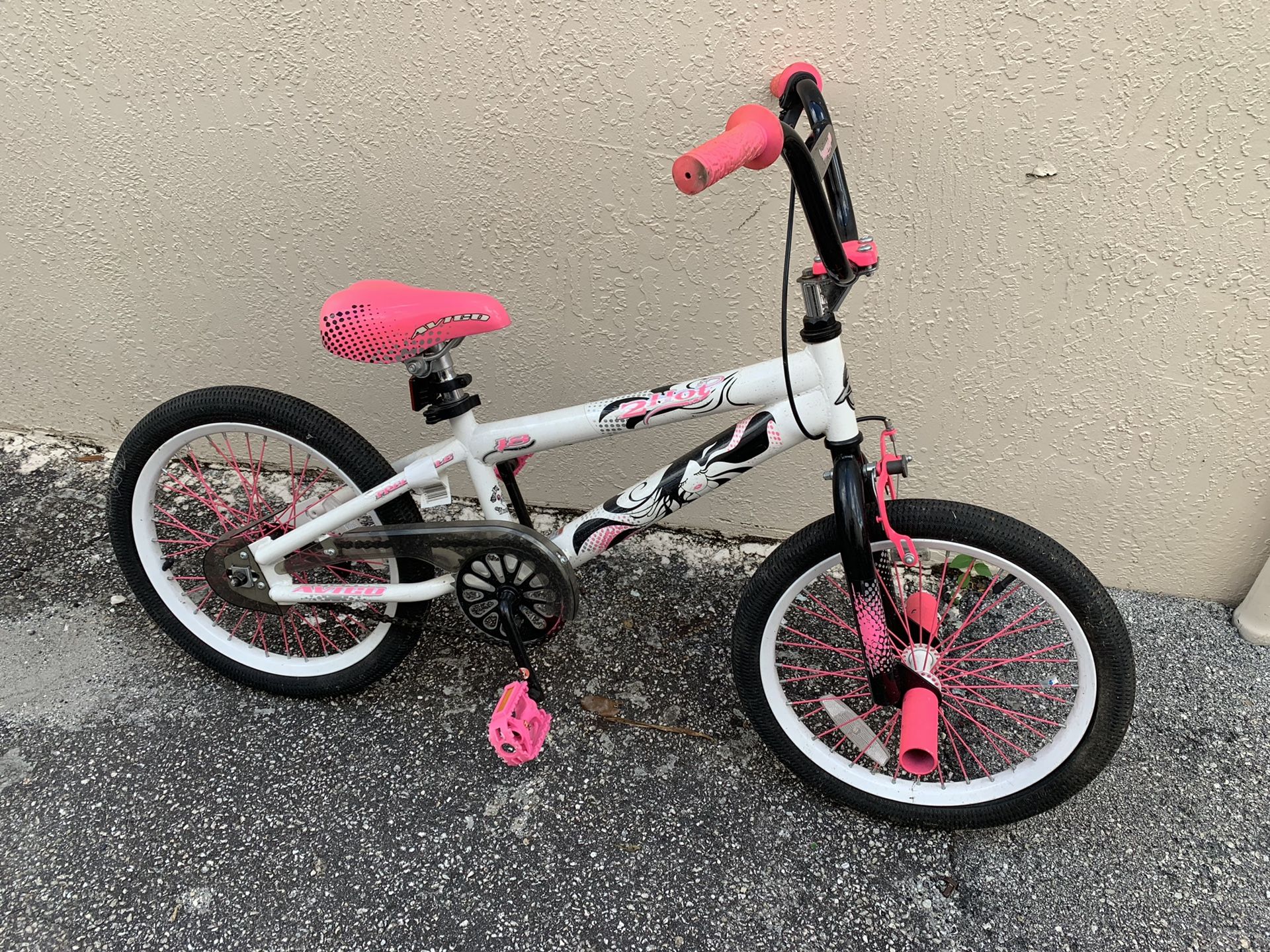 18” Girls Hot Pink White Black Bike Avigo Freestyle 2 Hot BMX Bicycle