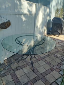 Round table glass