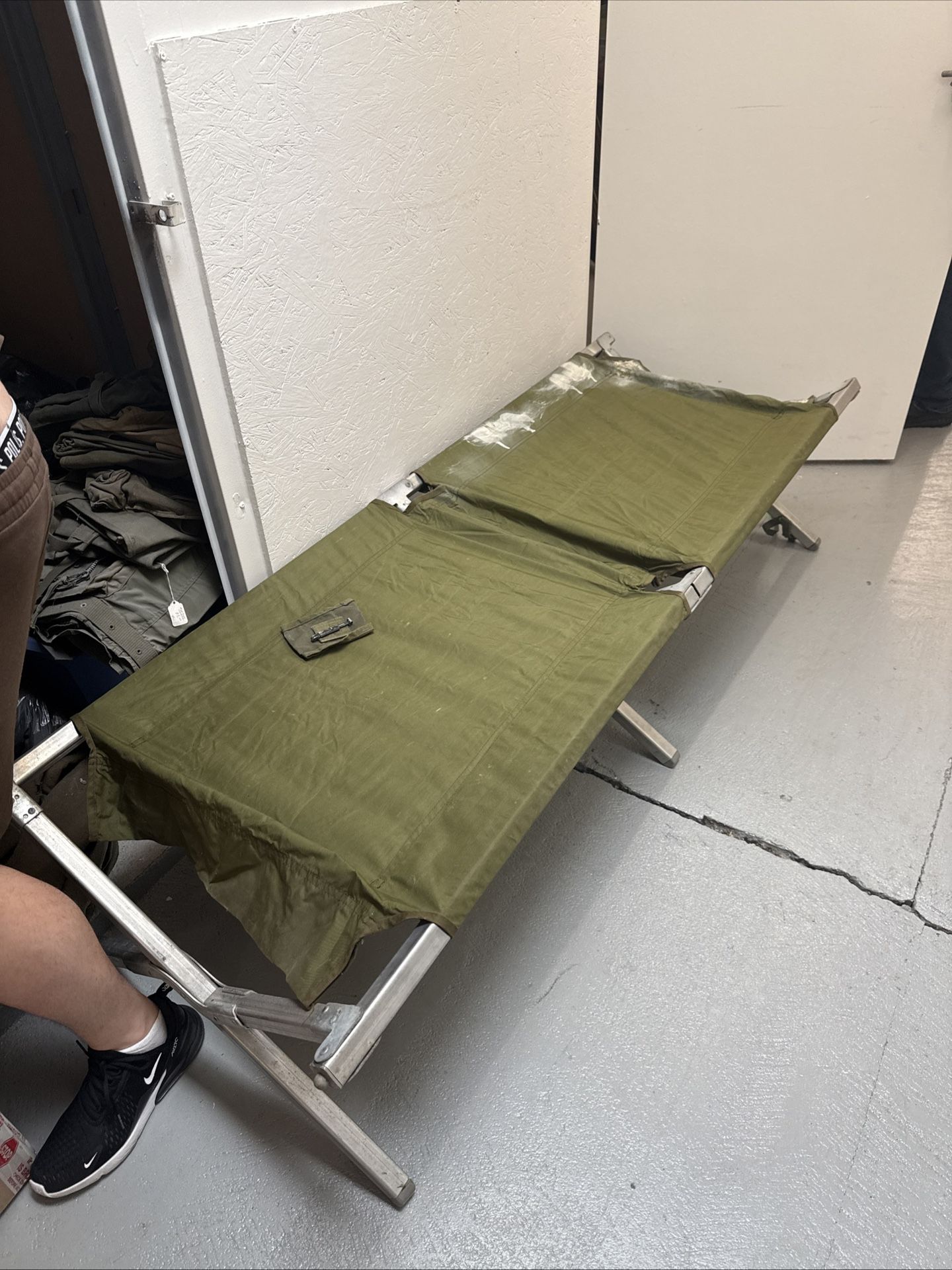 VINTAGE US MILITARY CANVAS FOLDING FIELD COT BED