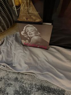 Marilyn Monroe set