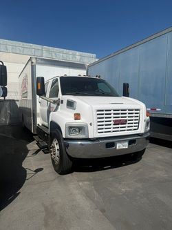 2005 GMC TopKick C7500 Crew Cab Box Truck