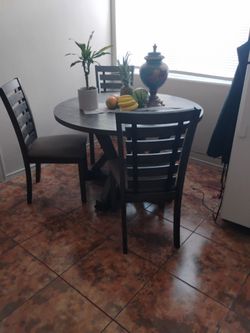 FIJI PADDED SEAT DINING SET