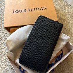 LV Men’s Wallet 