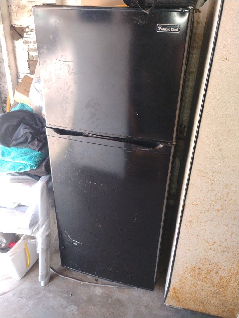 Refrigerator 