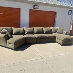 FREE DELIVERY!! Green oversized lounge sectional