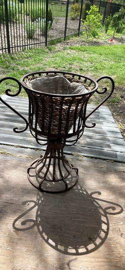 Antique Vintage Metal Garden Planter Yard Art Urn