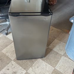 RCA Energy Star Mini Fridge Like New! 