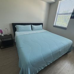 Tempur-Pedic LuxeAdapt King Mattress — Like New