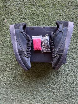 Travis Scott Jordan 1 Phantom