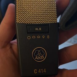 AKG C 414 