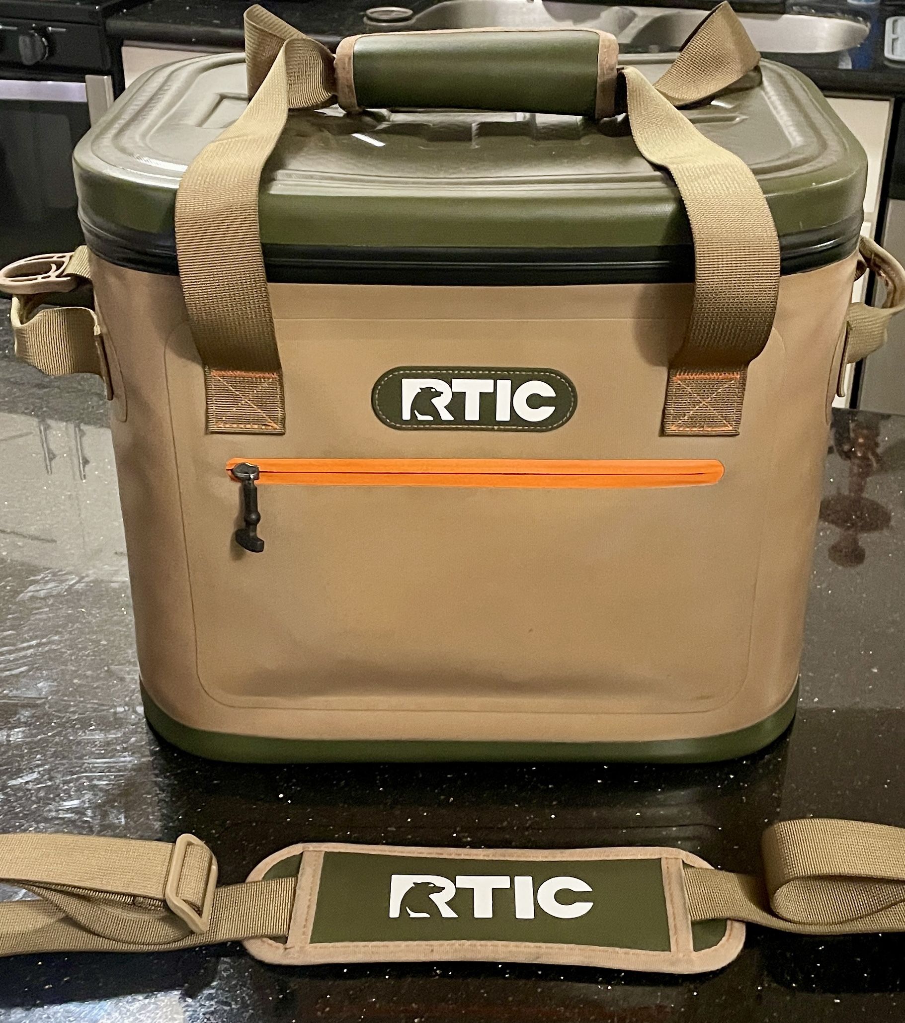Ultra Rugged RTIC Cooler 30 Can Storage