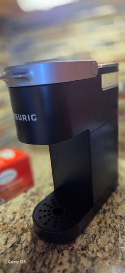 KEURIG Coffee Maker+Pods (NICE!)