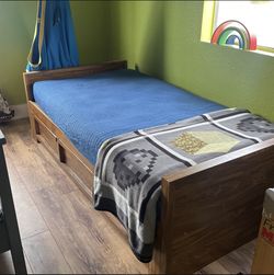 325 Bed And Mattress