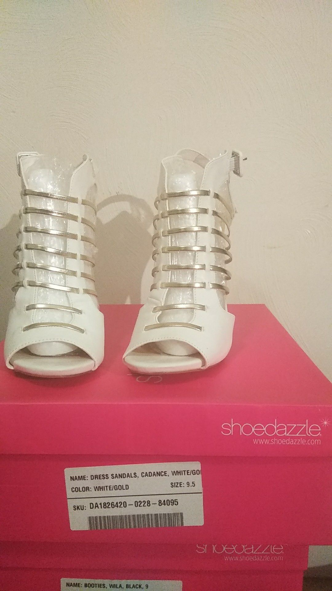 Shoedazzle white/gold 9.5 fits like 9