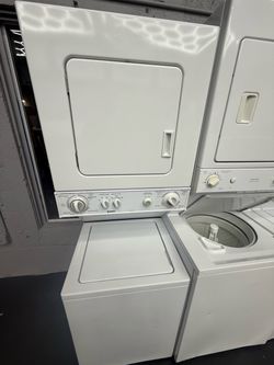 Kenmore Stacked Washer Dryer Combo Unit “24 ( Lavadora y secadora )