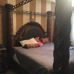 King Size Four Póster Canopy Bed - Ashley North Shore