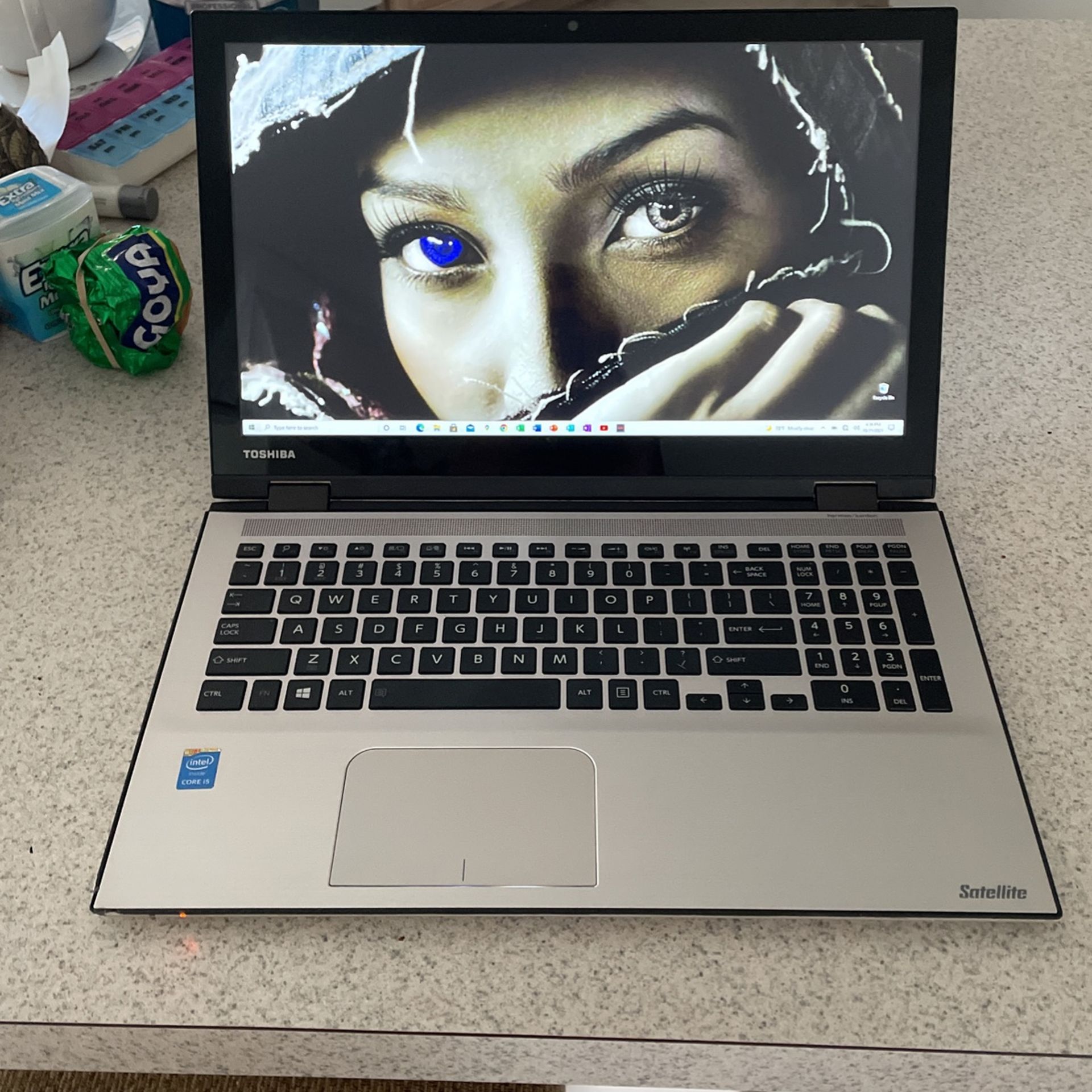 TOSHIBA SATELLITE LAPTOP